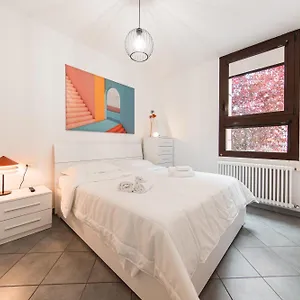 https://melloni-house.emilia-romagnahotels.net